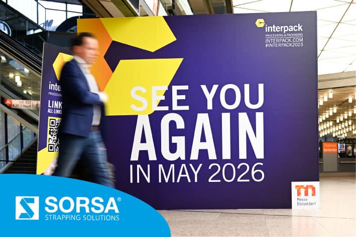 Equipo de SORSA presentando sistemas de flejado automático y zunchado industrial en Interpack 2026.